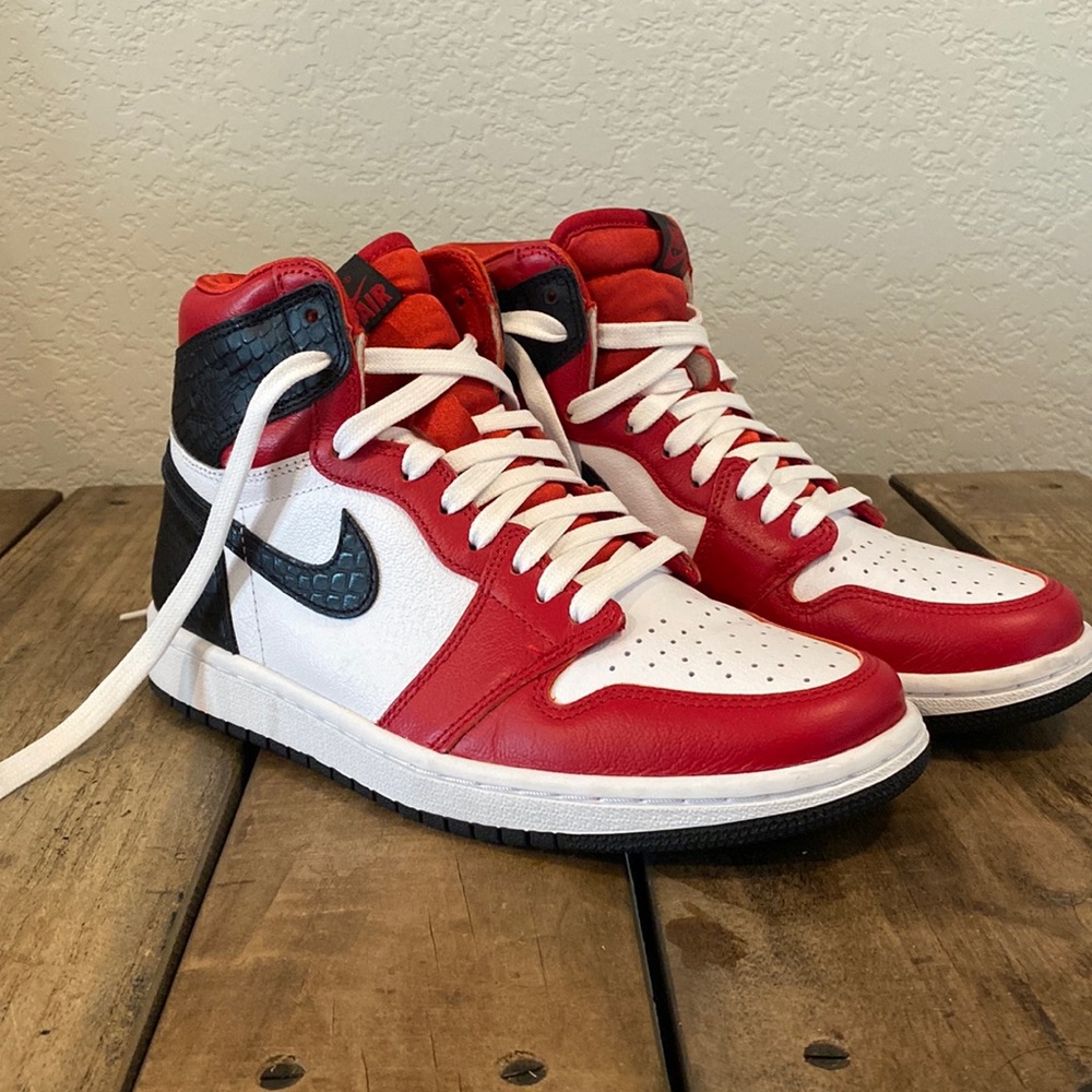 Air Jordan 1 High OG ‘Satin Red’